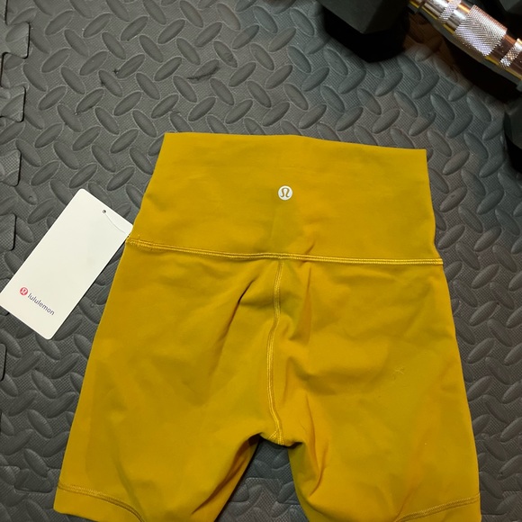 Lululemon Wunder train shorts 6” - Picture 3 of 3